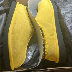NEW AUTHENTIC UGG MEN'S TASMAN "CORN" YELLOW SUEDE SHEEPSKIN SLIPPERS Sz 10 Men